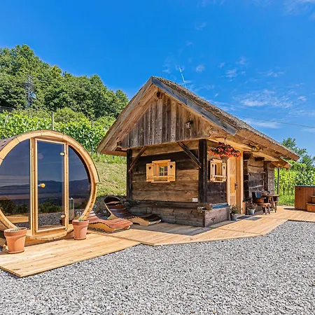 Vineyard Cottages Skatlar - Happy